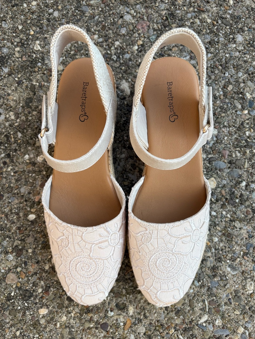 BareTraps Alycia Cream Lace Closed-Toe Espadrille Wedge Platform Sandal Size 9.5